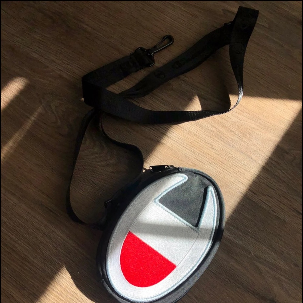 Champion waist pack
